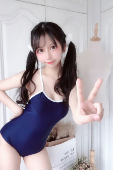 他缓慢而有力的撞着